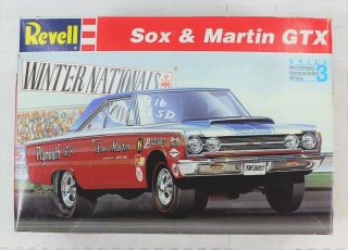 Revell Sox & Martin Plymouth Gtx 1/25 Scale Model Kit 7365