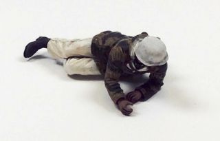 Wwii German Machine Gun Crewman Crawling Built - Up 1/35 Scale Model Figure