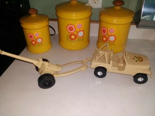 Vintage Processed Plastic Co.  Toy Army Jeep And Howitzer Cannon 9370 And 7175