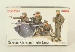 Dragon Model Kit 1:35 Scale German Sturmartillerie Crew