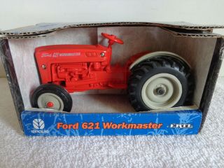 Ertl Holland Ford 621 Workmaster Tractor 1:16