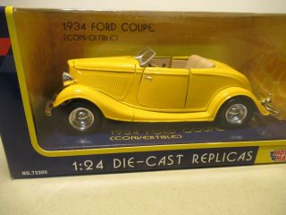 1934 Ford Coupe Convertible Diecast Yellow Car 1/24 Motor Max Usa