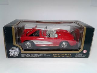 1957 Chevrolet Corvette Red / White Die - Cast Scale 1:18