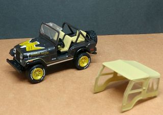 1977 JEEP CJ - 5 GOLDEN EAGLE ADULT COLLECTIBLE 1/64 SCALE VINTAGE LIMITED EDITION 3