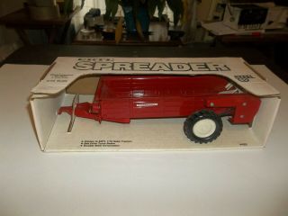 Vintage 1/16 International Harvester Spreader Farm Toy Tractor Implement Nib