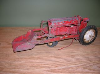 Vintage Tru Scale Tractor With Bucket Red