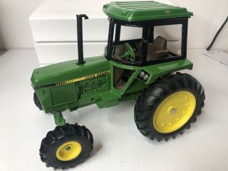 Ertl 1/16th John Deere Toy Tractor Made In Usa With Cab