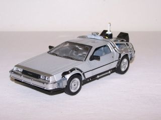 Back To The Future 2 Delorean Time Machine 1:24 Diecast Welly Model Car 22441