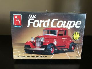 Amt 1/25 1932 Ford Coupe 2n1 Model Kit