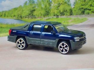 1st Gen 2001 - 2006 Chevrolet Avalanche Z71 Sport Truck 1/64 Scale Ltd Edit W
