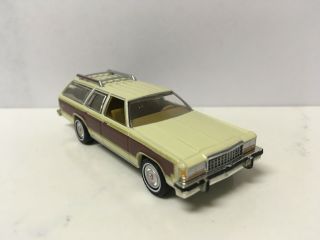 1985 85 Ford Ltd Country Squire Collectible 1/64 Scale Diecast Diorama Model