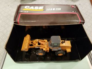 Ertl 14049 Case 621c Wheel Loader 1/50 Scale Nib