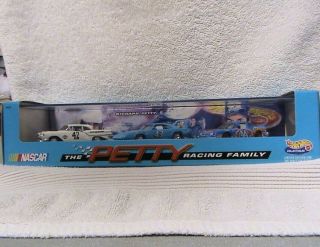 Hw 19021 1998 Hot Wheels " The Petty Racing Family " Limited Edition - A2893