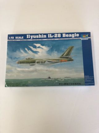 Trumpeter 1/72 Scale Ilyushin Il - 28 Beagle Russian Jet Model Kit