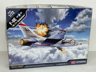 Academy 1/72 F - 8e Crusader " Vf - 111 Sundowners ",  Contents.