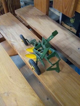 Vintage John Deere 4 bottom toy tractor plow ertl? 2
