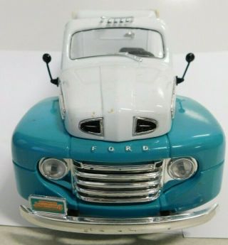 1:18 scale 1948 Ford Ice Cream Truck Howard Johnson ' s Road Legends 2