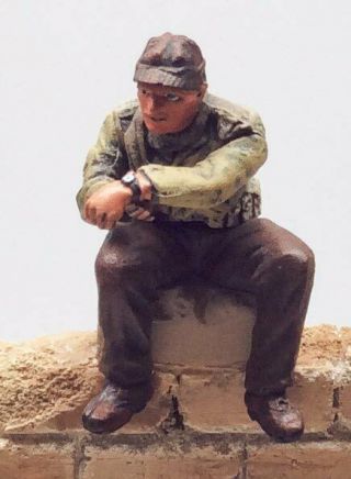 Wwii Us Army Soldier Seated With Watch Built - Up 1/35 Scale Figure