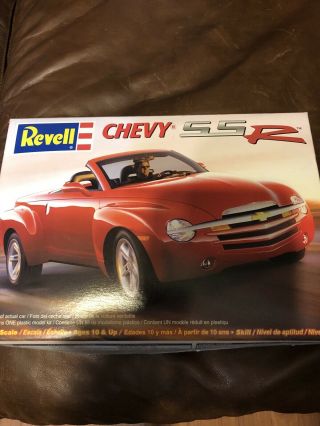 2003 Chevrolet Ssr 1/25 Revell Model Car Kit 85 - 7691