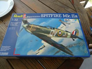 Revell 03986 1/32 Supermarine Spitfire Mk.  Iia Model Kit But Box Opened