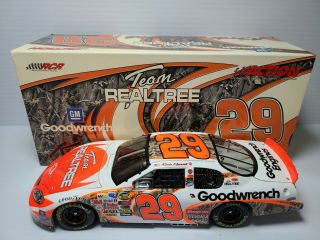 2004 Kevin Harvick 29 Gm Goodwrench / Realtree 1:24 Nascar Action Die - Cast Mib
