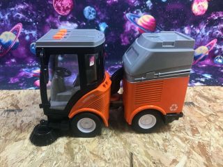 Wenyi Street Sweeper 1:16 Scale City Service Toys Trash Car Electronic Models