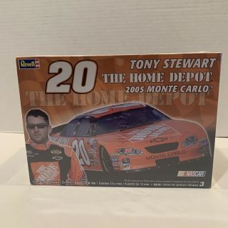 2005 Tony Stewart 20 The Home Depot Monte Carlo Revell 1/24 Scale Model Kit