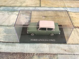 Voiture miniature Ford Anglia 1962 au 1/43 2