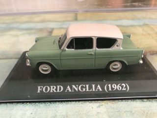Voiture miniature Ford Anglia 1962 au 1/43 3