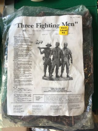 1/10 Bagged Three Fighting Men Vietnam Memorial Model Kit