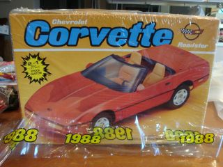 Mpc 1988 Chevrolet Corvette Roadster 2 In 1 Model Kit 6204 1/25 Scale Opened