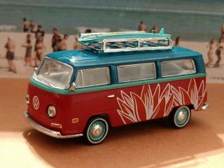 Classic 72 Volkswagen Vw Type 2 Beach Bus W/surfboard Limited Collectible 1/64