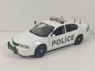 Motor Max 2002 Chevrolet Impala Police Car Custom 1:24 - No Box