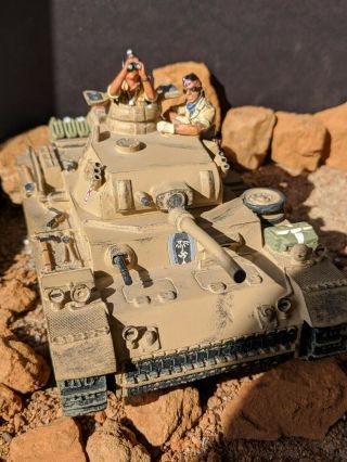 Panzer Iii Tank,  Afrika Corp And Two Figures,  King And Country Scale 1:30