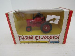 Ertl Farm Tractor Diecast Toy 1:43 Scale Farm Classics Farmall M - Ta Narrow Front