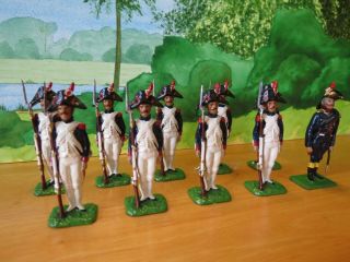 Tradition Style Napoleonic Wars: French Imperial Guard Grenadiers Wearing Bicorn