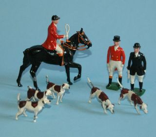 Britains England Hunt Figures From Set 1446 The Meet 1 Mounted 2 Standing 5 Dogs