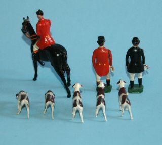 BRITAINS ENGLAND HUNT Figures from set 1446 THE MEET 1 Mounted 2 Standing 5 DOGS 2