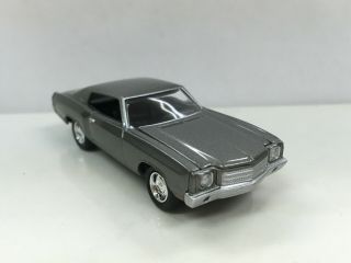 1970 70 Chevy Monte Carlo Ss Collectible 1/64 Scale Diecast Diorama Model