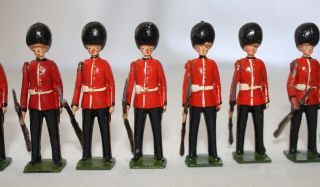 Britains Toy Lead Soldiers ROYAL WELSH FUSILIERS AT EASE.  2083.  T= 10 Figures 3