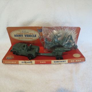 Auburn Army Vehicle With 5 Soldiers Neat Piece