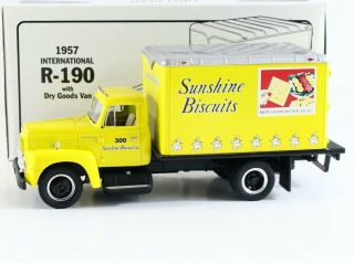 First Gear 1957 International R - 190 Dry Goods Van Sunshine Biscuits 1:34 10 - 1473