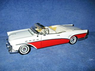 1957 Buick Roadmaster Red/white 1:18 Motor Max Opening Hood Doors Trunk