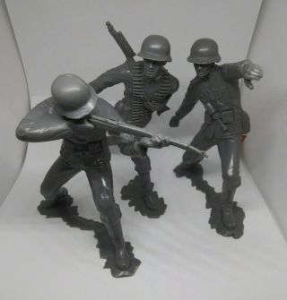 3 Pc 1963 Louis Marx 5 " Grey Plastic Wwii German Soldiers Grenadier,  Ammo Case