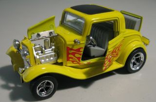 1932 Ford 3 - Window Yellow Coupe,  Road Signature Shyne Rodz,  Die Cast - Scale 1:32