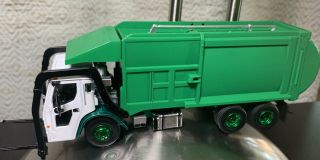 Chase 19 Mack Lr Refuse Garbage Truck Green 1/64 Greenlight Green Machine Loose