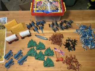 Hing Fat Artillery American Civil War Figure Play Set Canons Tent Flag Container