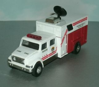 1/64 Scale International 4000 Series Fire Rescue Truck Diecast Road Champs 64605