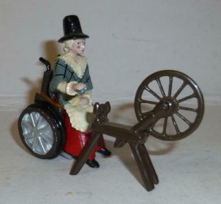 Unidentified White Metal Model Of A Welsh Lady With Spinning Wheel - 54mm