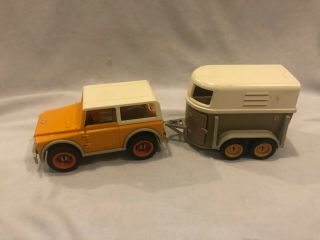 Schleich Yellow/white Jeep Land Rover With Horse Trailer 2003 15.  25 "